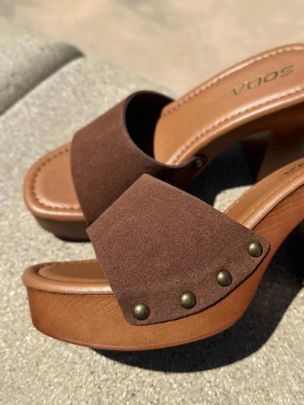 New Brown Studded Slip-On Sandals Mules Clogs Light-Weight Block Heel Platform - Picture 4 of 5